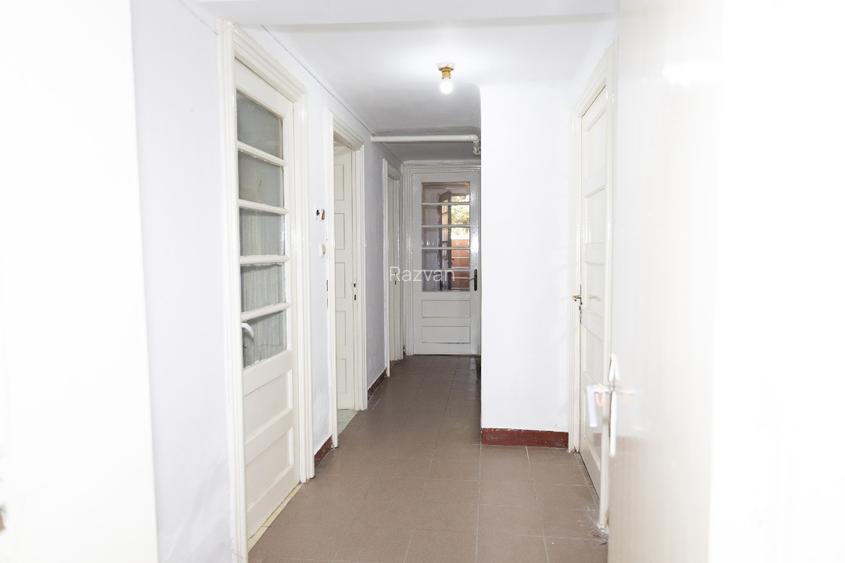 Se vinde impresionanta vila cu 10 camere plus teren in centru Ploiești - 11