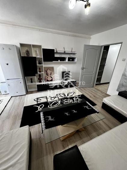 Garsonieră de închiriat – modernă, complet utilată, în zona centrală - 2