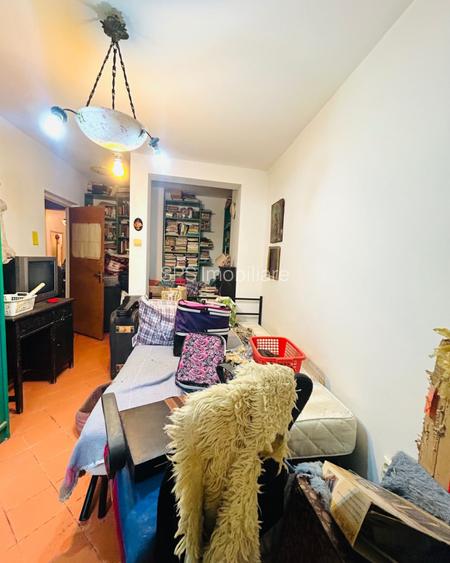 Vanzare apartament 4 camere Crangasi - 2