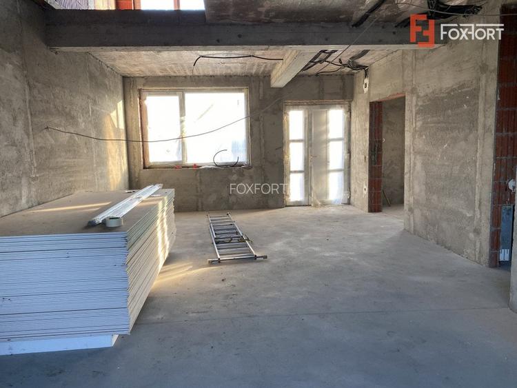 Casa tip triplex, cu 2 camere, de vanzare in Sanandrei. - 2