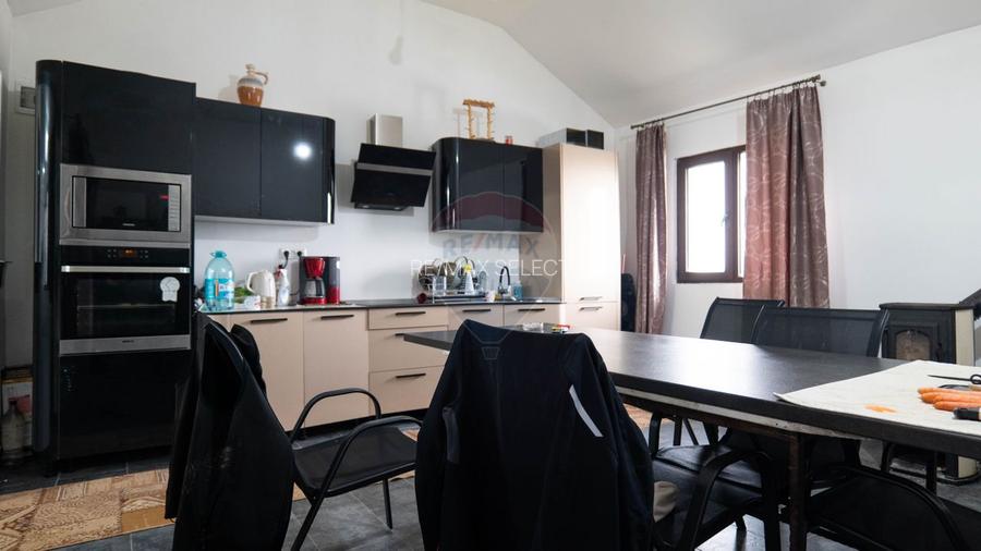 Vilă cu piscină –ideală pentru familie sau pensiune, Bacu-acces A1/A0 - 16