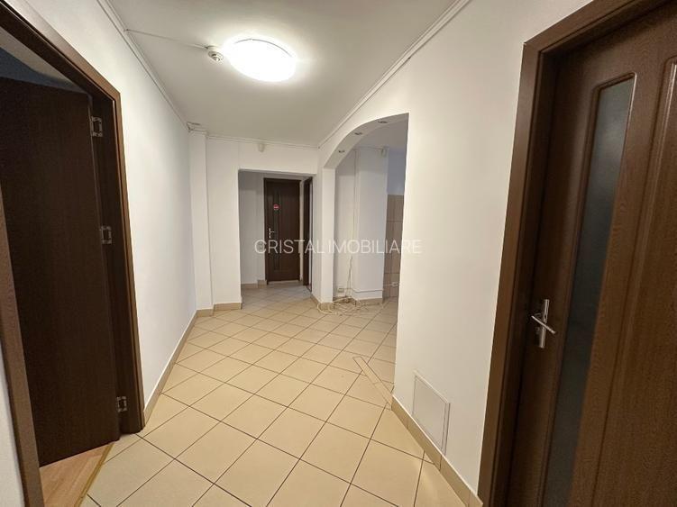 Vanzare 3 Camere Burebista - Alba Iulia, Bloc Monolit, Centrală Proprie - 2