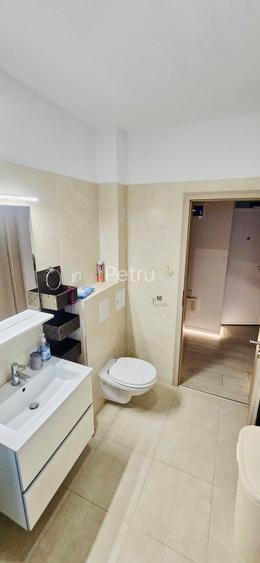 Proprietar inchiriez apartament complet mobilat si utilat, la prima chirie - 15
