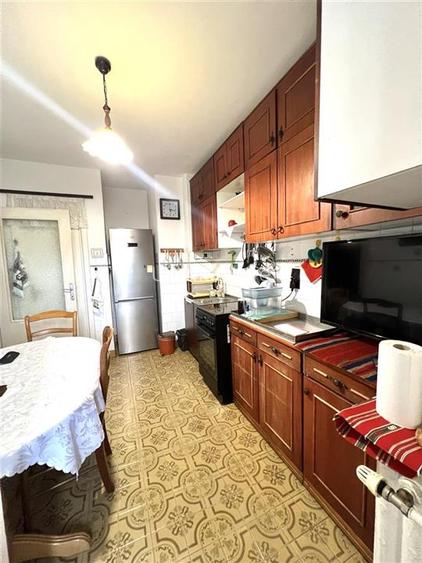 APARTAMENT CU 3 CAMERE | DE INCHIRIAT | PIATA 1 DECEMBRIE - 2