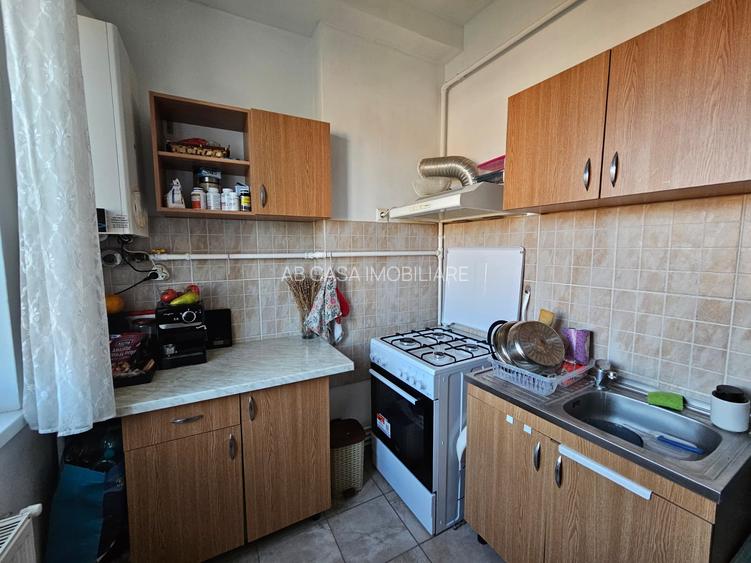 Apartament 2 camere, decomandat, etaj 2 din 2, cu pod, zona Aeroport, comision 0 - 12