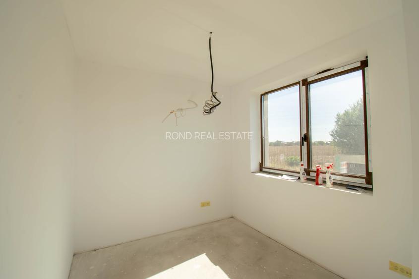 Vila alipita,finalizata, impecabil executata, teren 350mp, preechipare AC - 10