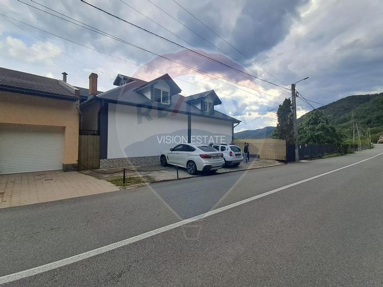 Pensiune Eselnita / 16 camere / Teren - 1448 mp / Ponton - 42