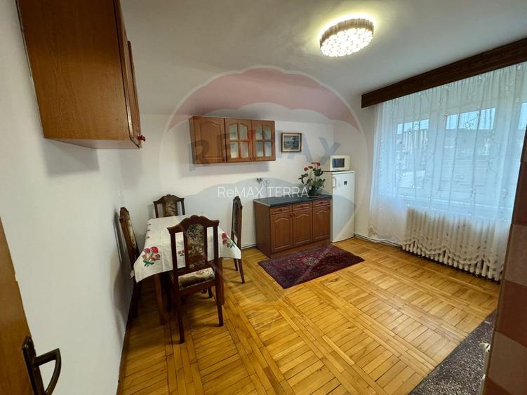 DE ÎNCHIRIAT- apartament 2 camere + garaj - 2