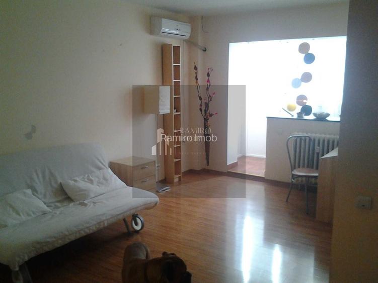 Garsoniera 34 mp zona Titan - 2