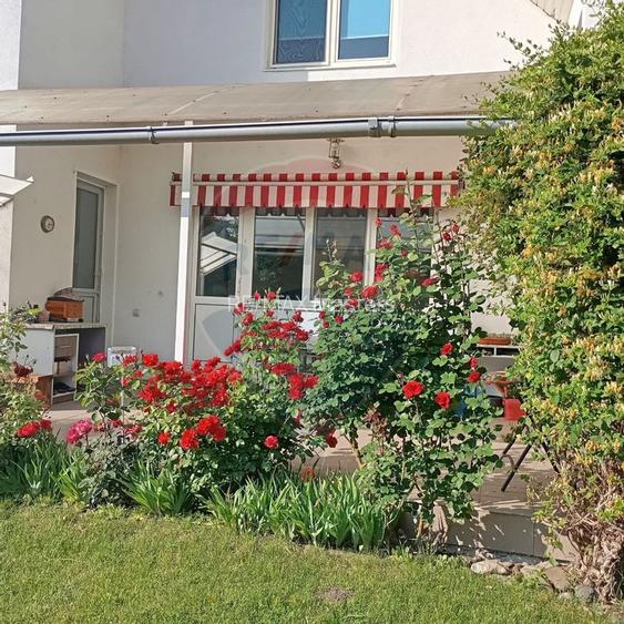 Casă / Vilă cu 8 camere de vânzare în zona Central - 5