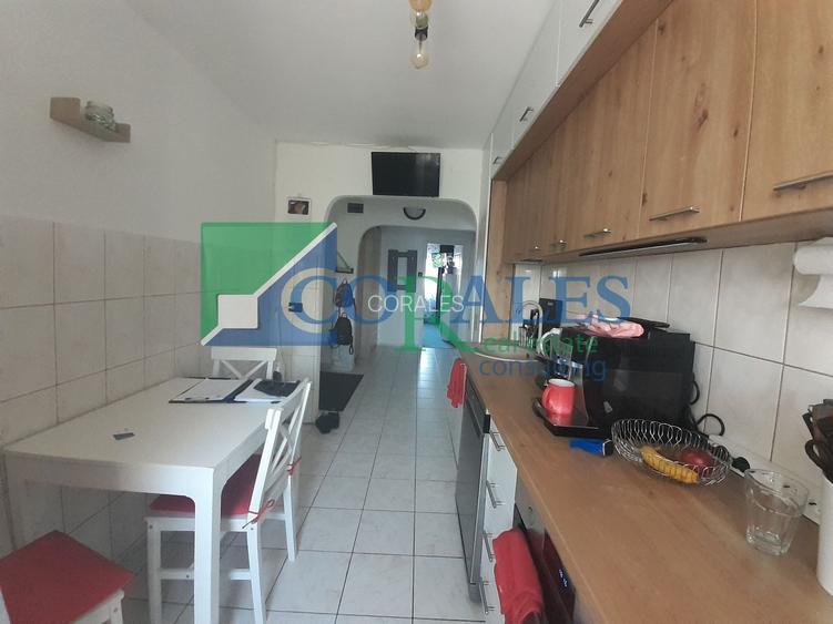 Vedere pe 2 parti. Decomandat. Mobilat si utilat. - 13