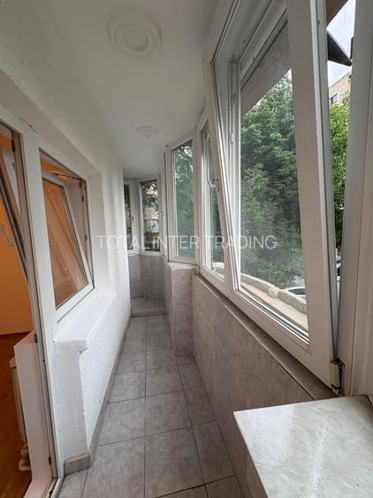 Vanzare-Sebastian, parc ,2 camere, 1/8, decomandat, bl. 95, liber, 118000 E - 6