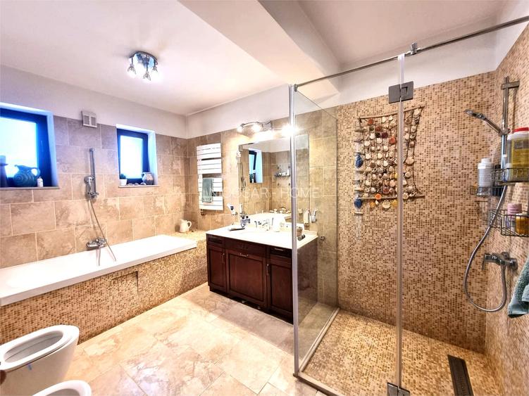 Chitila langa Lacul cu Nuferi si Padure - 17