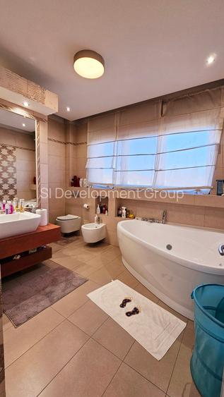 Proprietate speciala | Vila 10 camere |  Straulesti | Teren 1900 mp - 23