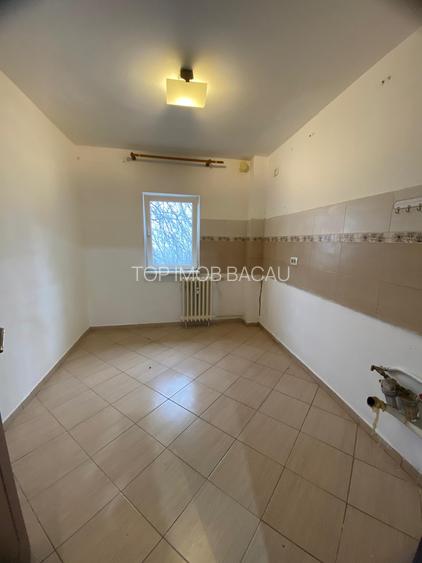 2 CAMERE etajul 2, termopan, AC, izolat, bucatarie mare, URA - 3