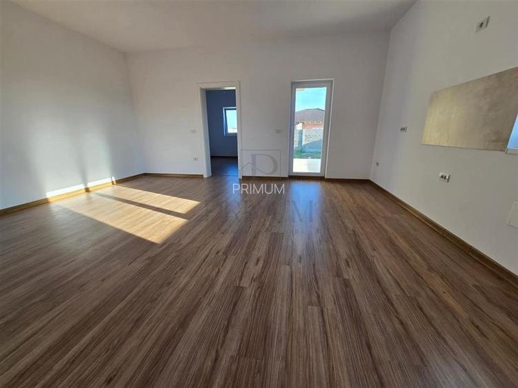 Duplex pe plan - strada asfaltata - zona linistita. - 4