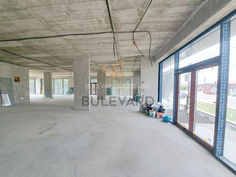 Cladire comerciala situata la drum intens circulat, 1365 mp utili + 20 parcari - 15