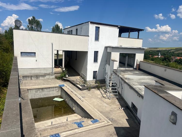 Casa cu variante de dezvoltare pensiune,clinica sau casa particulara privata 100 - 6