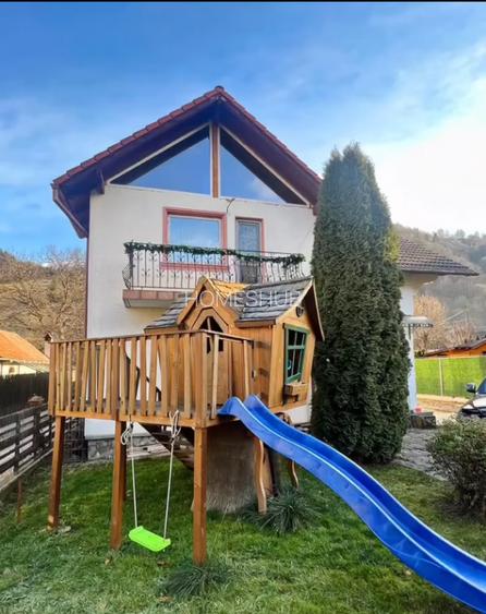 Vila spatioasa la intrare in Cheia – 7 Camere, Teren 747mp  - 11