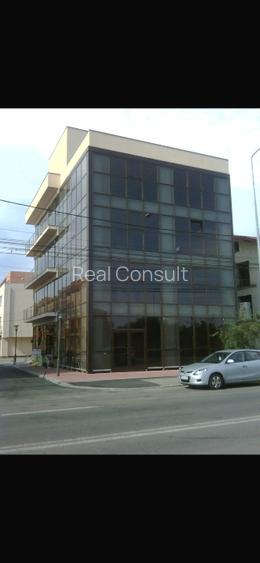 Clădire de birouri + spațiu comercial  - 2