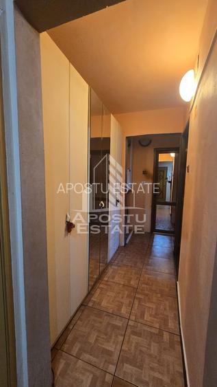 Apartament cu 3 camere, centrala proprie, etaj 3, zona Lipovei - 11