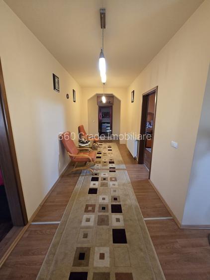 Casă Individuală cu 8 Camere și 4 Băi – de Vânzare în Ciarda Roșie - 375.000 Eur - 2