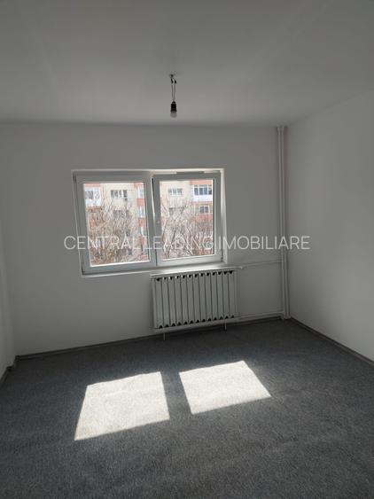 Vitan Mall strada Rarau - 13