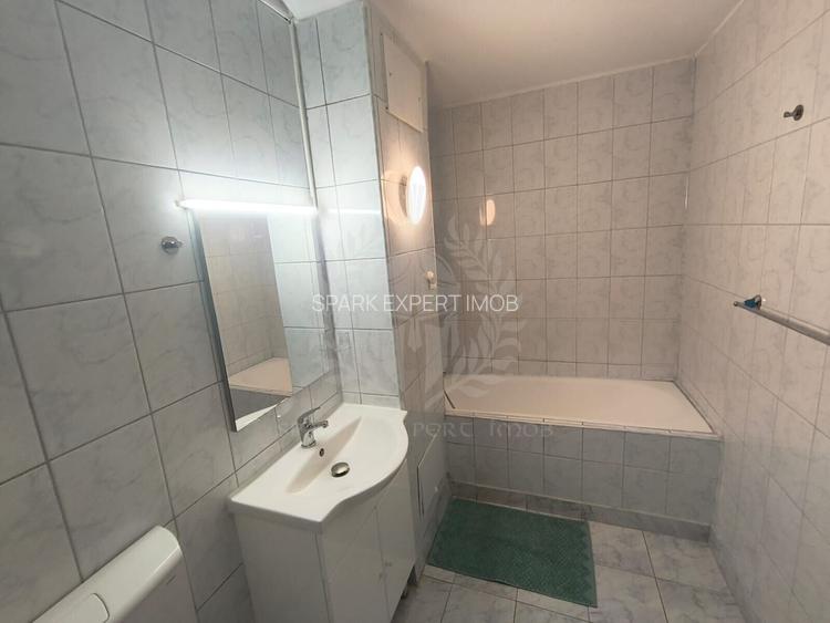 2 CAMERE // SALA SPORTURILOR // MOBILAT SI UTILAT - 37