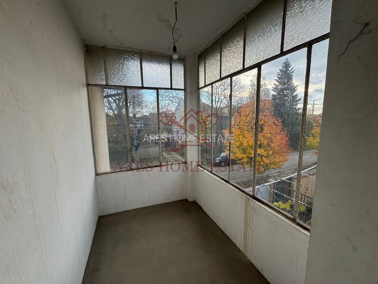 Investiție cu potențial: 2 apartamente + mansardă – Comison 0 - 5