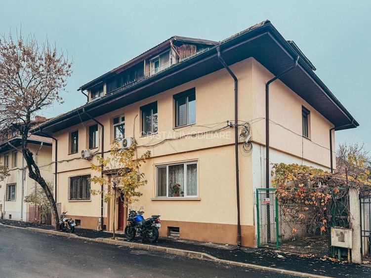 Apartament 2 camere - Domenii, etaj 2/2, centrala noua, curte, boxă, pod. - 25