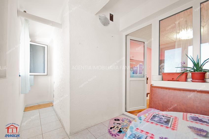 Apartament spatios, renovat, 4 camere, decomandat, etaj 4, Micro 39 - 2