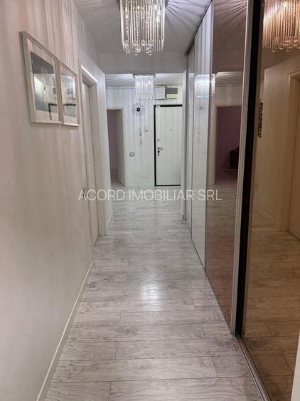 Apartament 3 camere decomandat zona centrală - 2