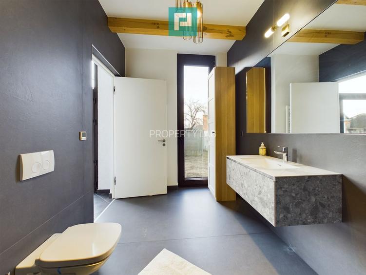 Casă generoasă în Periam județ Timiș - 9