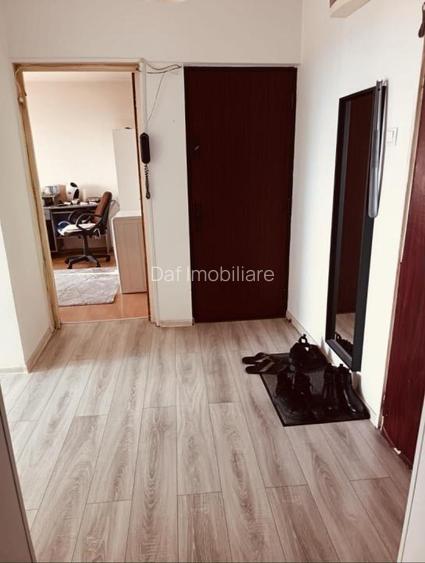 110000euro-Obor-3camere-70mp -bloc 1980 - 8