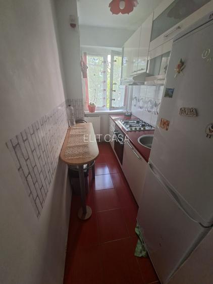 Apartament cu 2 camere decomandat, etaj 2/4, zona Alexandru cel Bun - 5