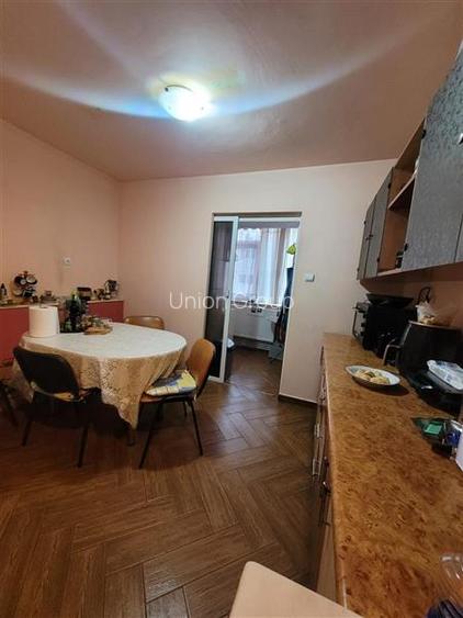 Apartament 3 camere Decomandat, Etaj 1, Zona Poarta 6 - 5