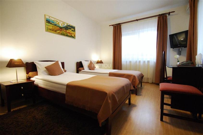 Pensiune, afacere la cheie, cu 10 camere la 10 minute de centru orasului - 6