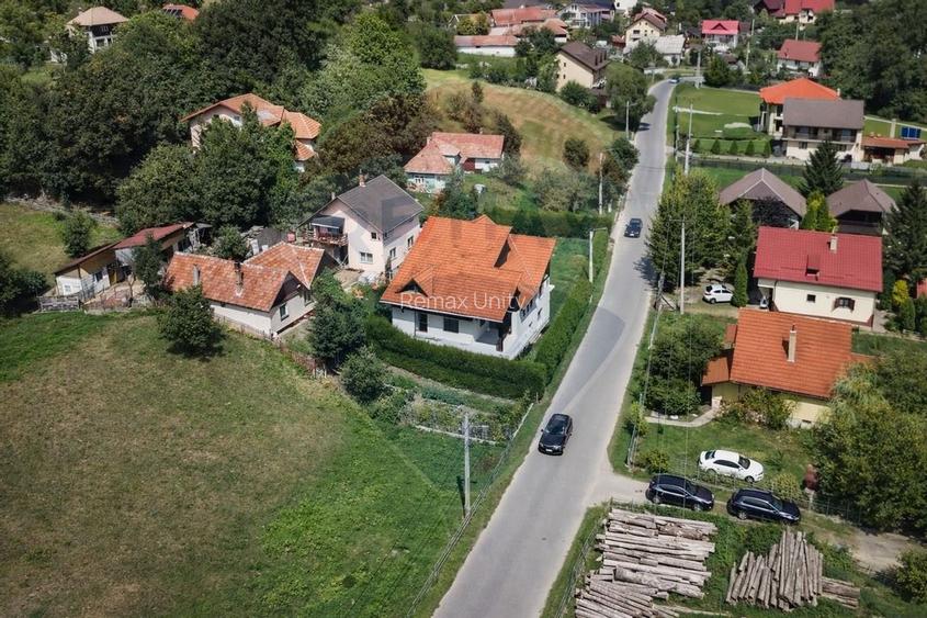 Casă / Vilă cu 8 camere / 7 bai de vânzare, Moieciu de Jos - 4