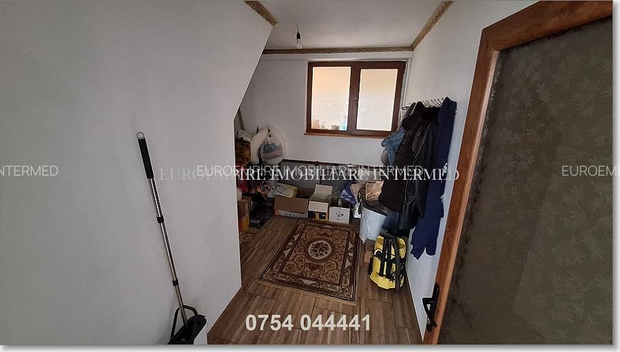 Vila+casa de vanzare zona Km 5 - 16