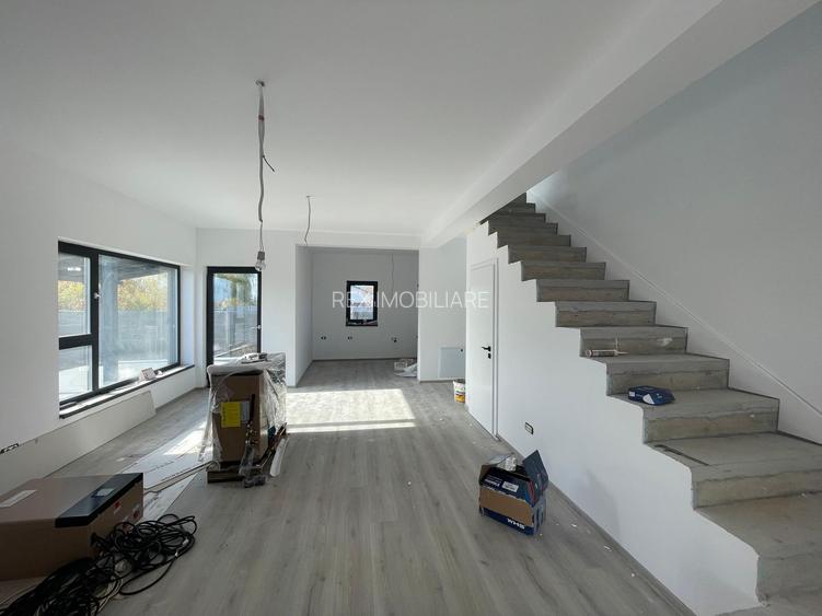 Duplex modern despartit prin baie - Mosnita Noua - 2