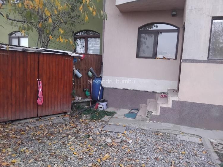 Casa unde cireșul are bancă  - 3