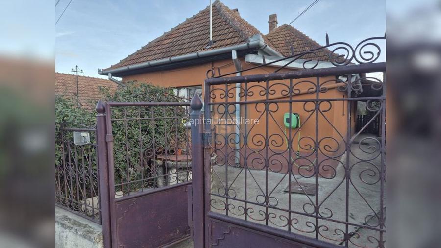 Casa pe un nivel, cu livada,  la intrarea in Dezmir - 3