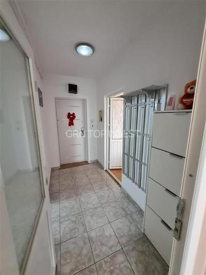 Garsoniera decomandata balcon pivnita zona Autogara Turnisor - 4