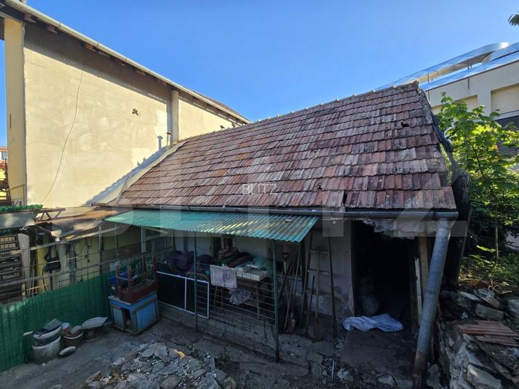 Casa de vanzare, cu 5 camere, 120 mp utili, teren 240 mp, zona UMF - 4