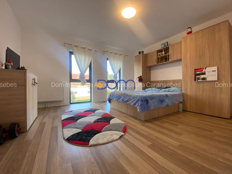 Vila spatioasa recent construita - 9