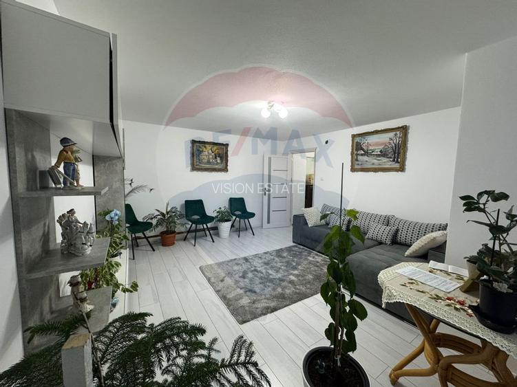 Apartament  cu 3 camere de vanzare 1 Mai - 2