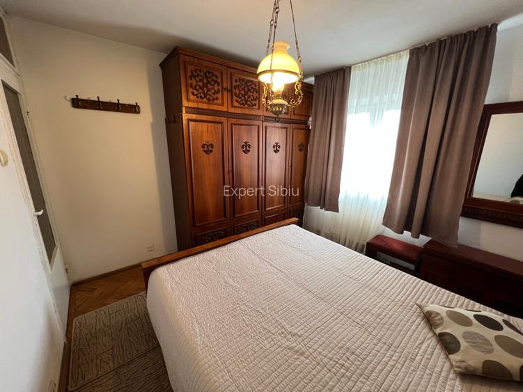 INCHIRIEZ apartament 3 camere decomandat,zona Strand - 2