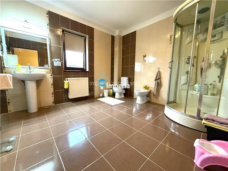 Vila 5 cam, garaj, 560 teren, str Noua Horpaz - 13