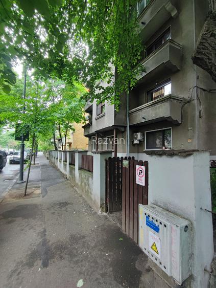Proprietar  - 2 camere Primaverii  - renovat si complet reconsolidat - 15