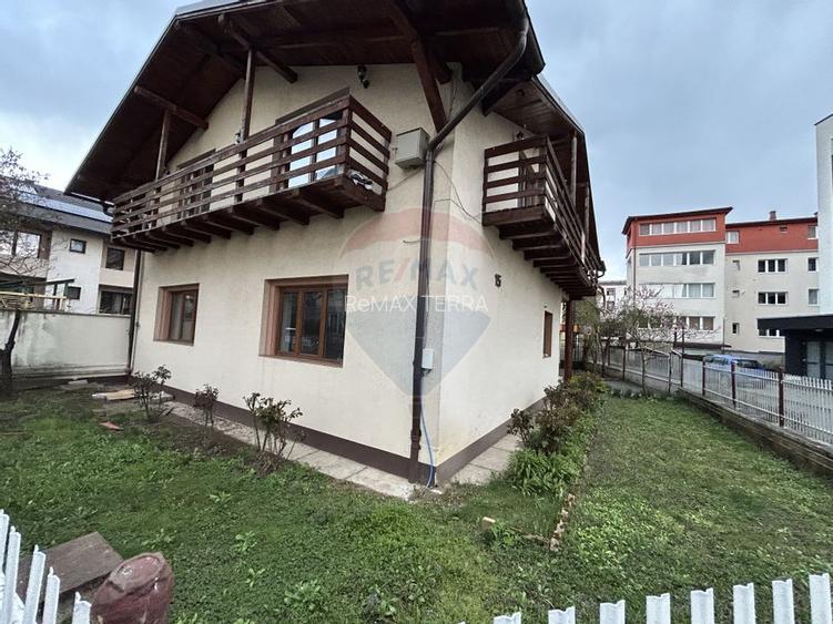 Casă / Vilă cu 5 camere de vânzare în zona Orasul Vechi - 3